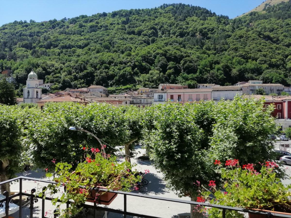 Le Finestre Sulla Piazza Acomodação com café da manhã Boiano Exterior foto