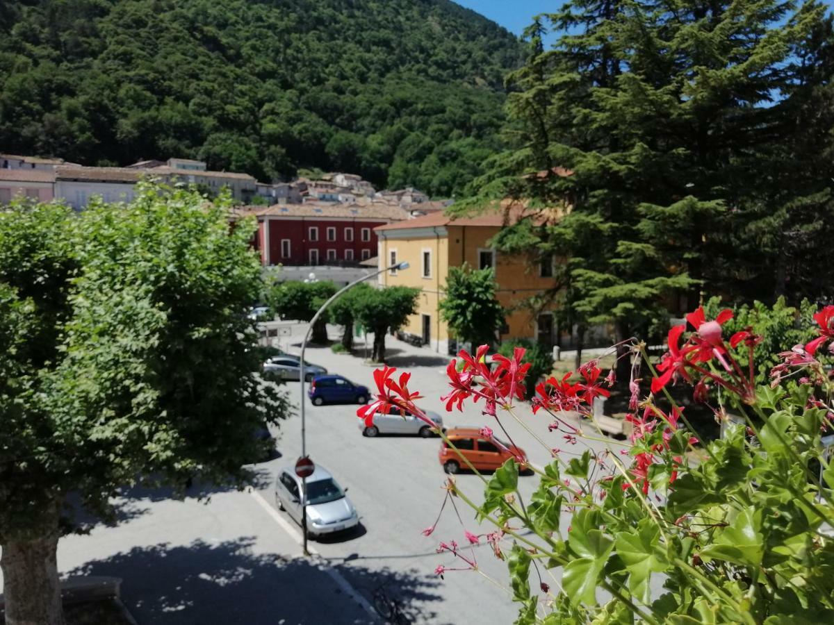 Le Finestre Sulla Piazza Acomodação com café da manhã Boiano Exterior foto