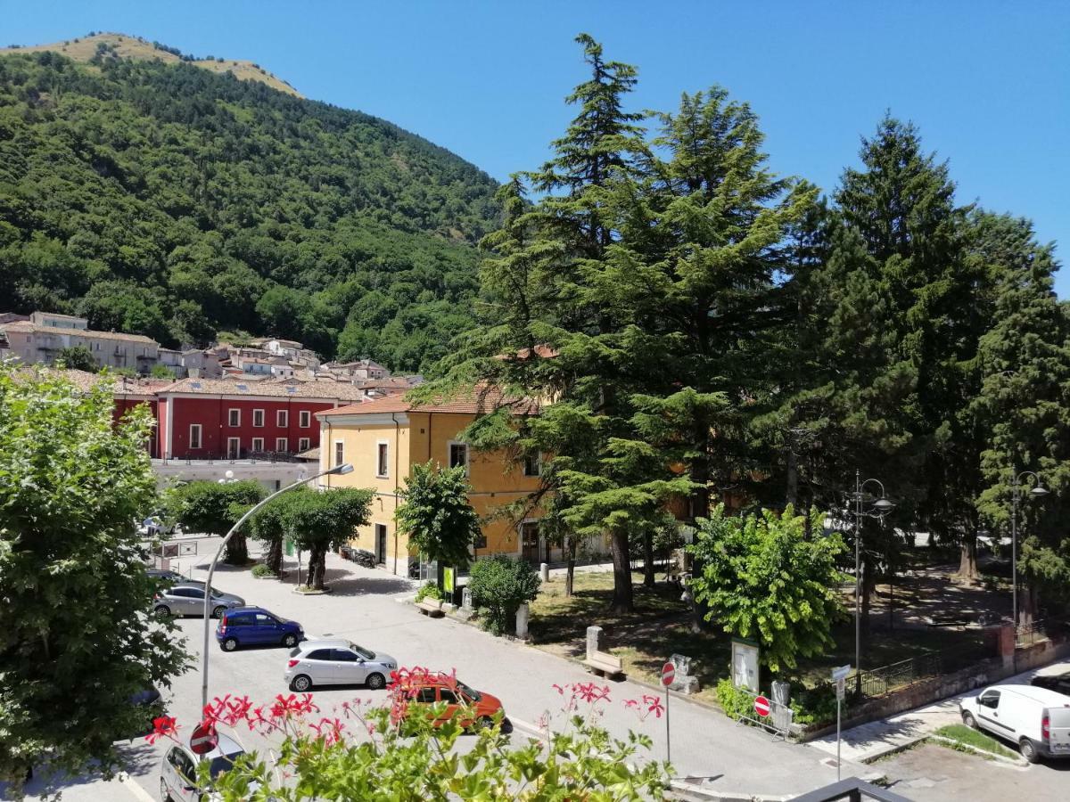 Le Finestre Sulla Piazza Acomodação com café da manhã Boiano Exterior foto