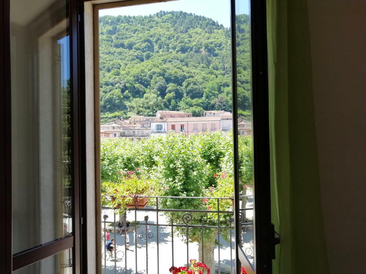 Le Finestre Sulla Piazza Acomodação com café da manhã Boiano Exterior foto