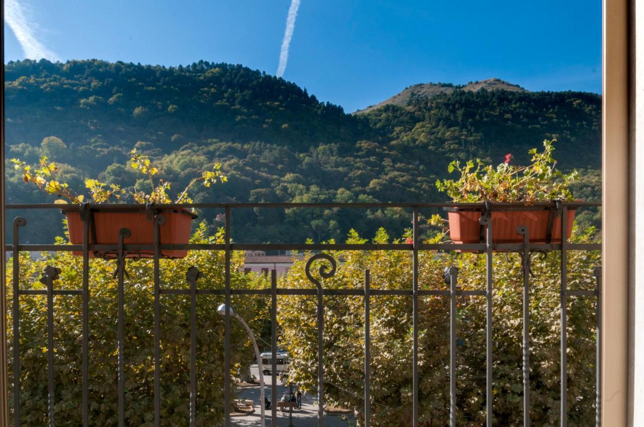 Le Finestre Sulla Piazza Acomodação com café da manhã Boiano Exterior foto